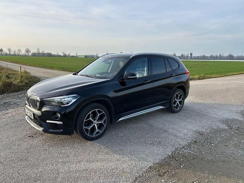 Schwarz Gebraucht 2017 BMW X1 Sport Line SUV | 15.900 € (Superpreis) - Bild 1/4