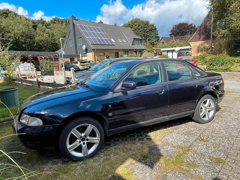 Blau Gebraucht 1997 Audi A4 Limousine | 2.300 € (Fairer Preis) - Bild 1/4