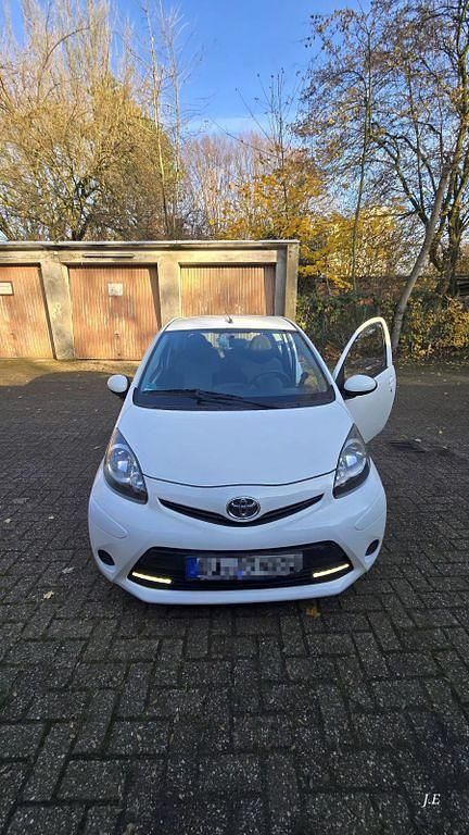 Używany Toyota Aygo Cool 68 KM (50 kW) 2012 Biały Hatchback