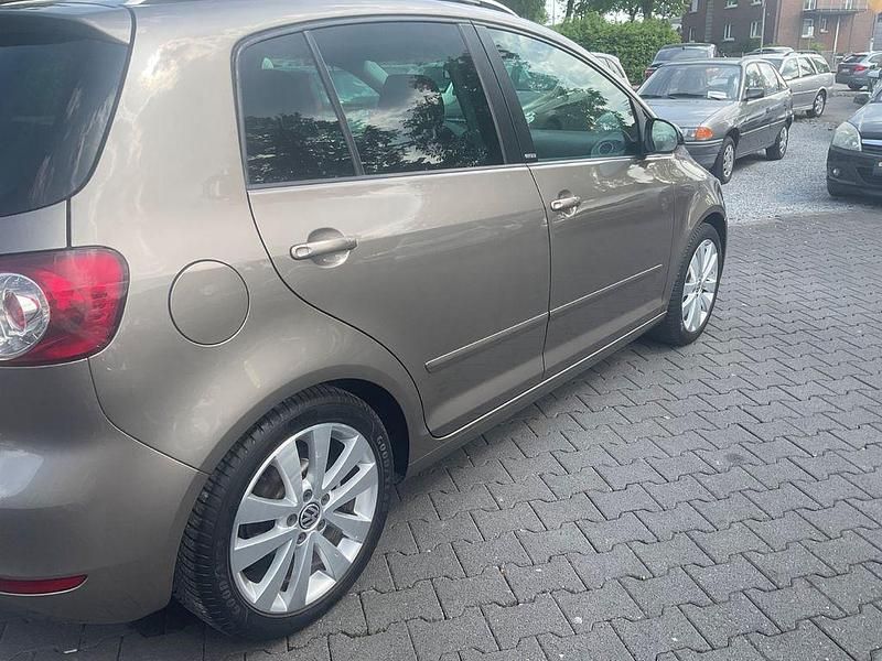 Gebraucht VW Golf Plus Cross Life 105 PS (77 kW) 2013 Braun Van / Kleinbus
