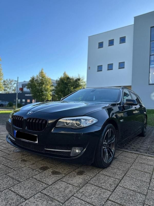 Schwarz Gebraucht 2012 BMW 520 Kombi | 7.800 € (Superpreis) - Bild 1/4