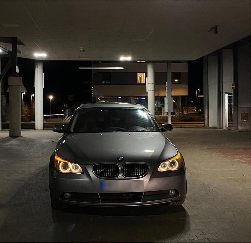 Gebraucht BMW 523 177 PS (130 kW) 2006 Silber Limousine