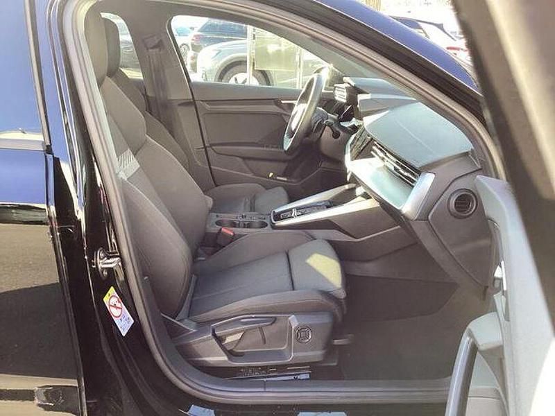 Gebraucht Audi A3 Ambiente 110 PS (80 kW) 2022 Brillantschwarz Limousine