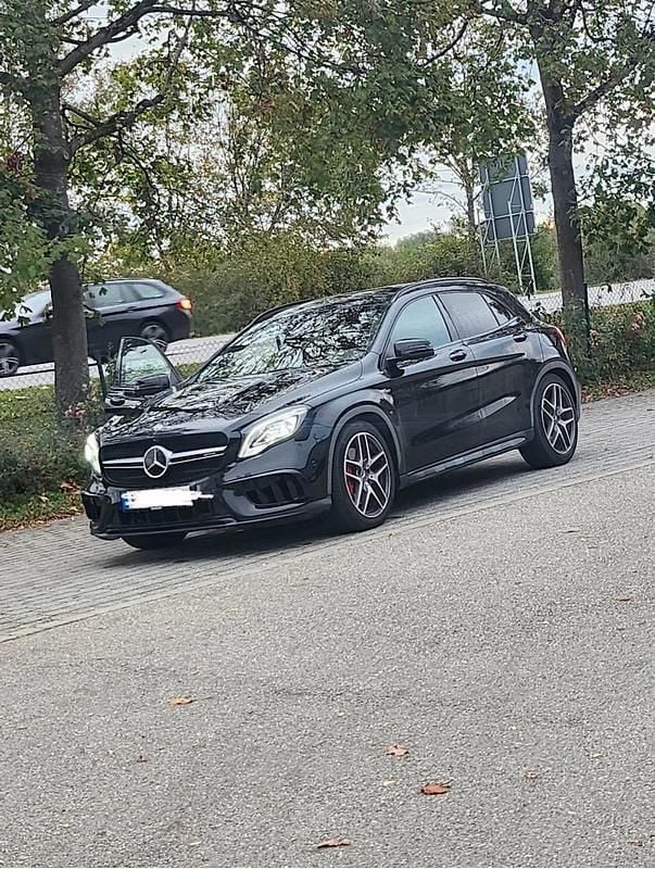 Schwarz Gebraucht 2018 Mercedes GLA45 AMG AMG SUV | 24.499 € (Superpreis) - Bild 1/3