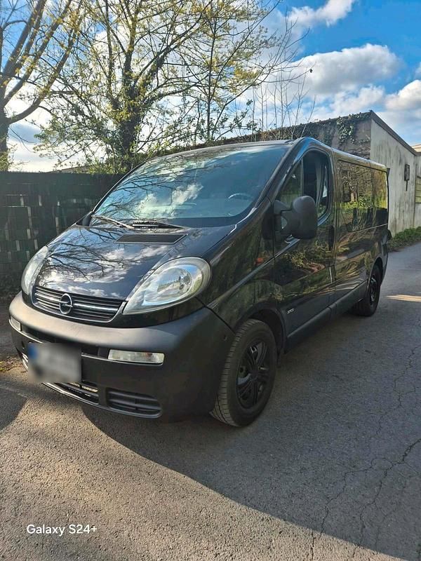 Gebraucht Opel Vivaro 100 PS (73 kW) 2004 Schwarz Van / Kleinbus