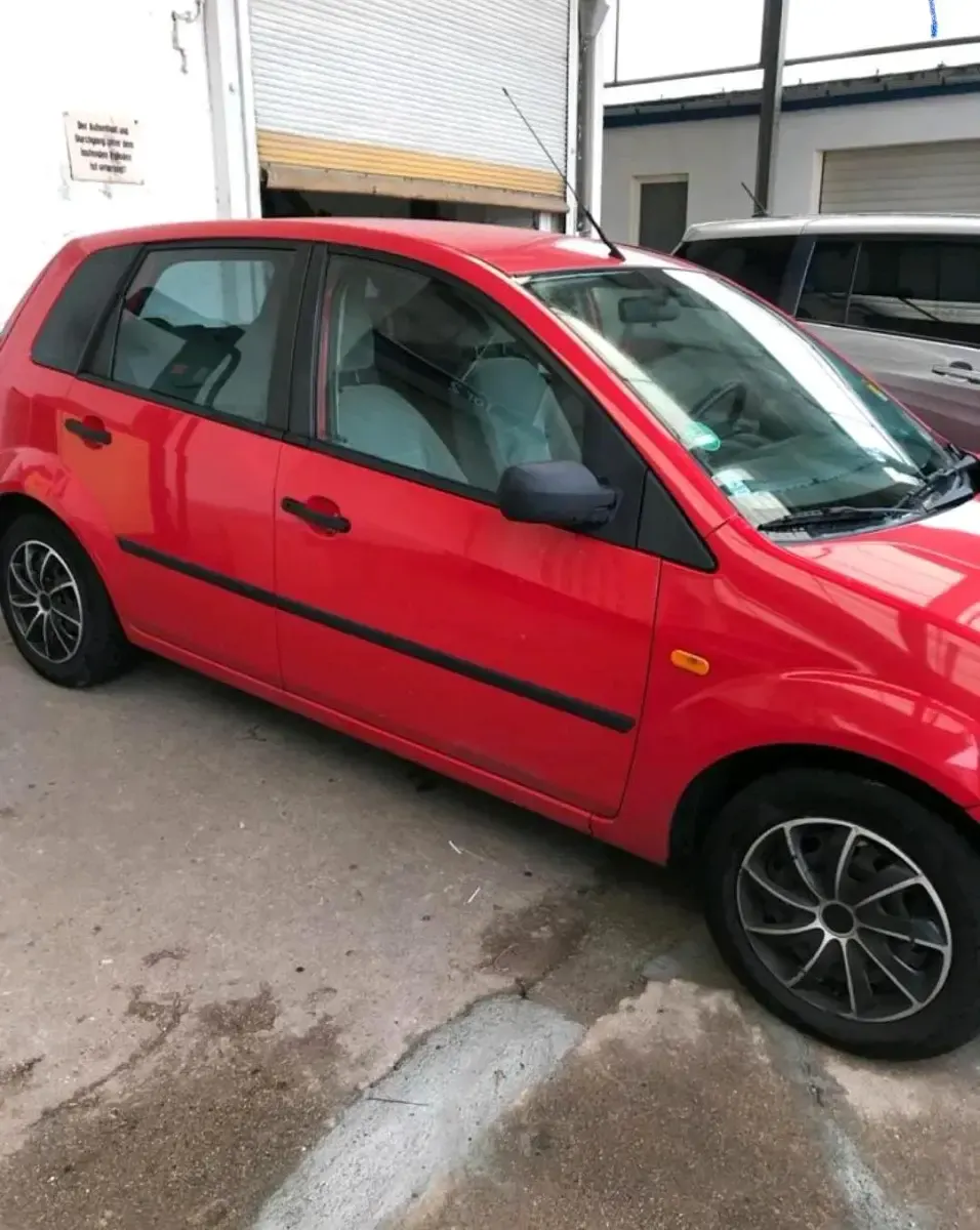 Gebraucht Ford Fiesta 80 PS (58 kW) 2004 Rot Kleinwagen