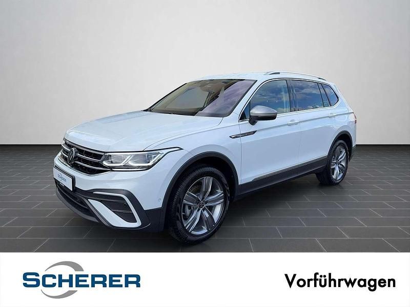 Weiß Gebraucht 2024 VW Tiguan Allspace Life SUV | 43.990 € (Teuer) - Bild 1/4