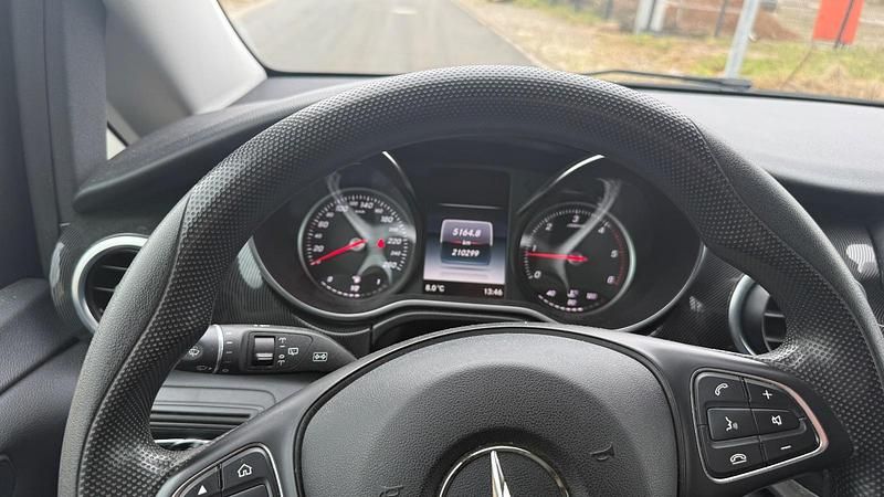 Gebraucht Mercedes V220 163 PS (119 kW) 2017 Schwarz Van / Kleinbus