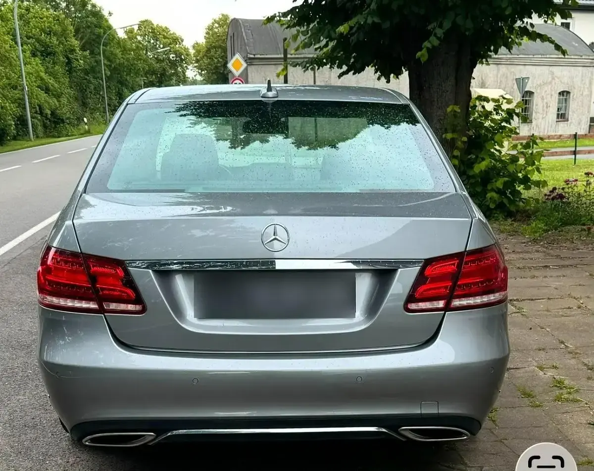 Gebraucht Mercedes E220 Elegance 170 PS (125 kW) 2014 Grau Limousine