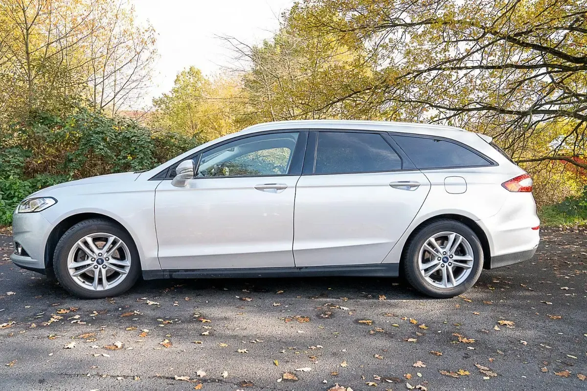 Gebraucht Ford Mondeo Titanium 150 PS (110 kW) 2017 Silber Kombi