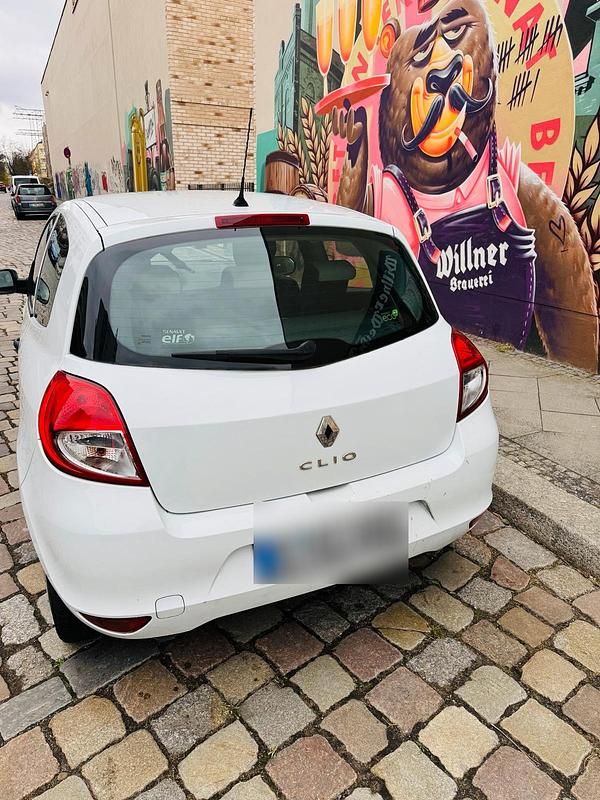 Gebraucht Renault Clio II 75 PS (55 kW) 2009 Weiß Kleinwagen