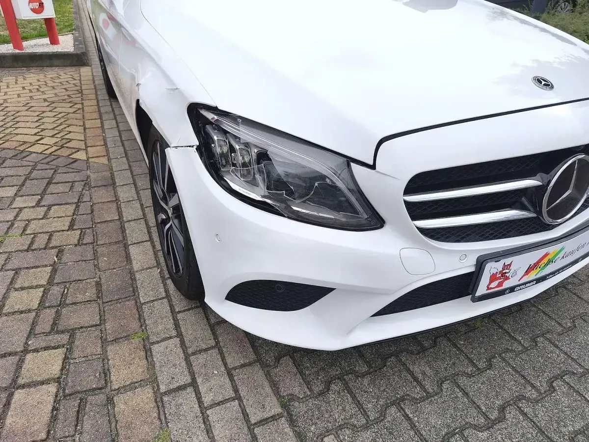 Gebraucht Mercedes C300 245 PS (180 kW) 2019 Polarweiss  unilack Kombi