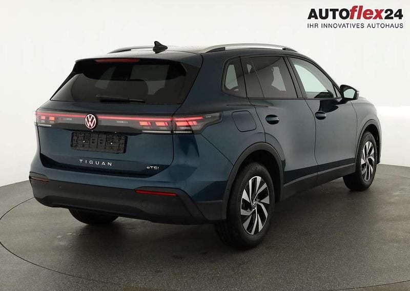 Nightshadeblue metallic Neu 2025 VW Tiguan Life SUV | 39.245 € (Guter Preis) - Bild 1/4