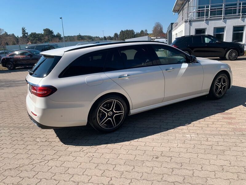 Gebraucht Mercedes E300 AMG 265 PS (194 kW) 2023 Manufaktur diamantweiß bright Kombi
