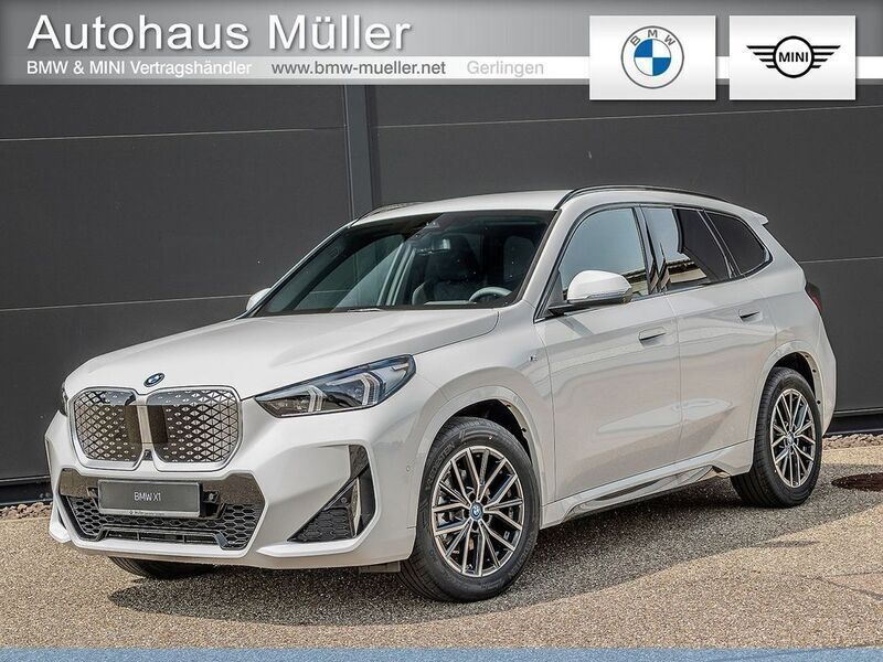 Weiß Neu 2025 BMW iX1 M Sport SUV | 51.890 € (Etwas zu teuer) - Bild 1/4