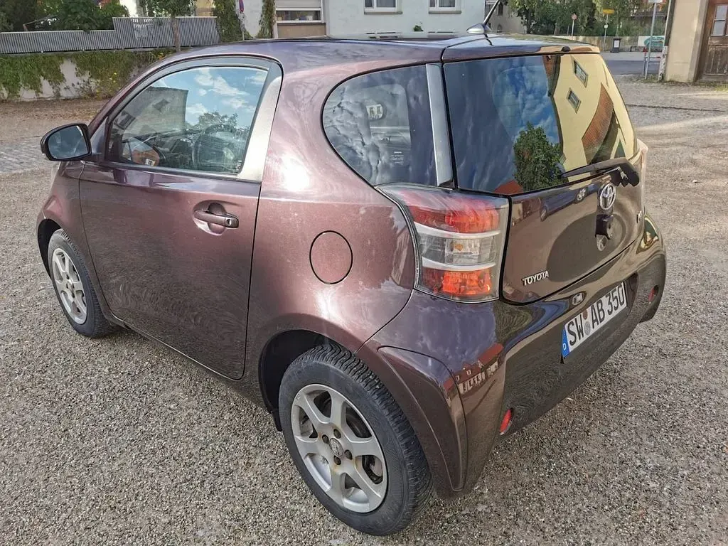 Gebraucht Toyota iQ 68 PS (50 kW) 2009 Violet Kleinwagen