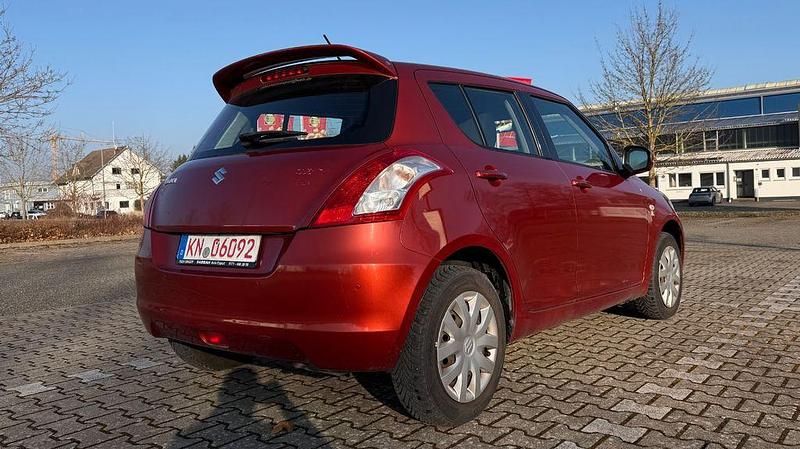 Gebraucht Suzuki Swift Club 94 PS (69 kW) 2011 Orange Kleinwagen