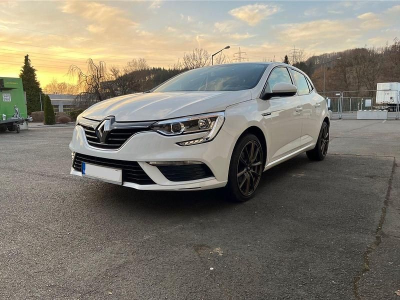 Weiß Gebraucht 2019 Renault Mégane IV Life Kleinwagen | 9.400 € (Guter Preis) - Bild 1/4