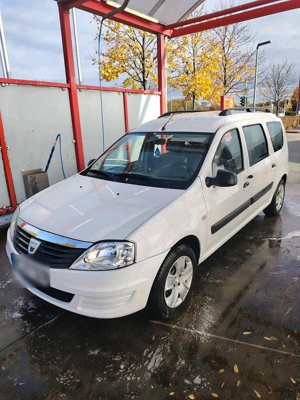 Weiß Gebraucht 2009 Dacia Logan MCV Limousine | 2.400 € - Bild 1/4