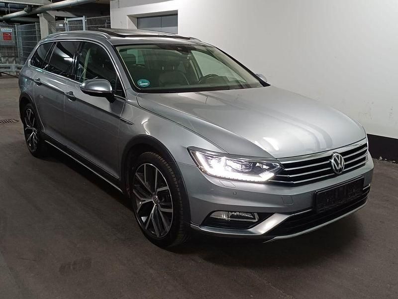 Gebraucht VW Passat 190 PS (139 kW) 2019 Pyrit silber metallic Kombi