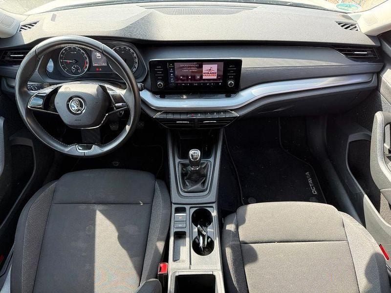 Gebraucht Skoda Octavia Active 116 PS (85 kW) 2021 Weiß Kombi