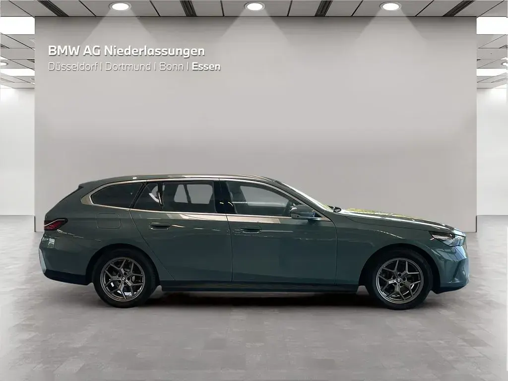 Gebraucht BMW 520 Sport Line 197 PS (144 kW) 2025 Grün Kombi