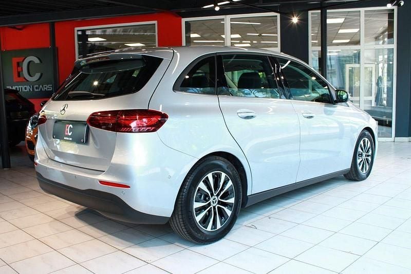 Gebraucht Mercedes B180 136 PS (100 kW) 2024 Silber Kleinwagen