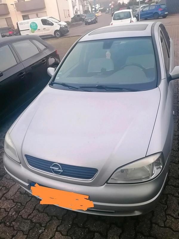 Grau Gebraucht 2004 Opel Astra Limousine | 1.800 € (Guter Preis) - Bild 1/4