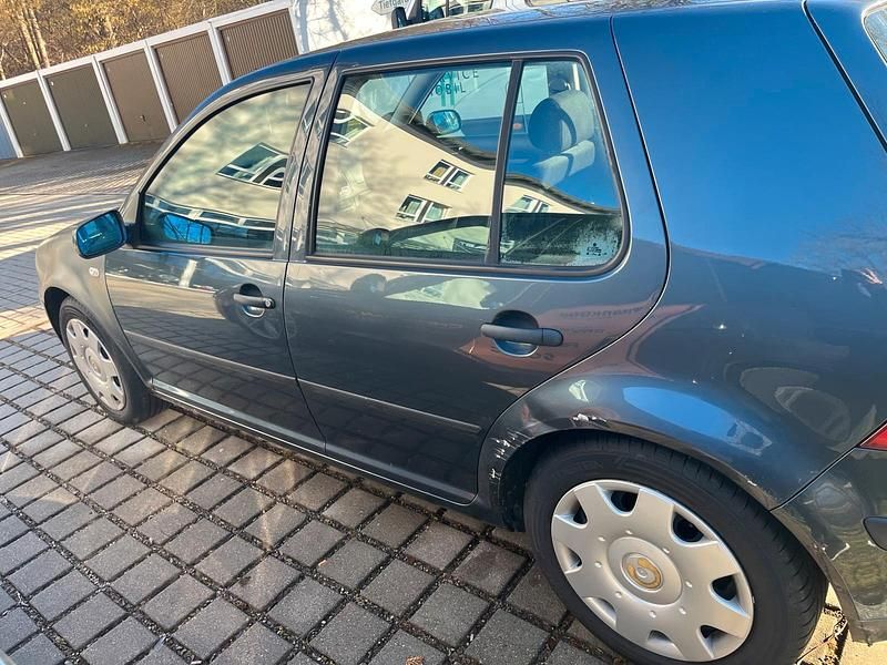 Second-hand VW Golf IV 105 CP (77 kW) 2000 Hatchback