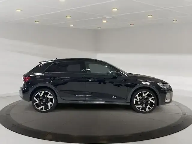 Gebraucht Audi A3 Ambiente 150 PS (110 kW) 2025 Schwarz Limousine