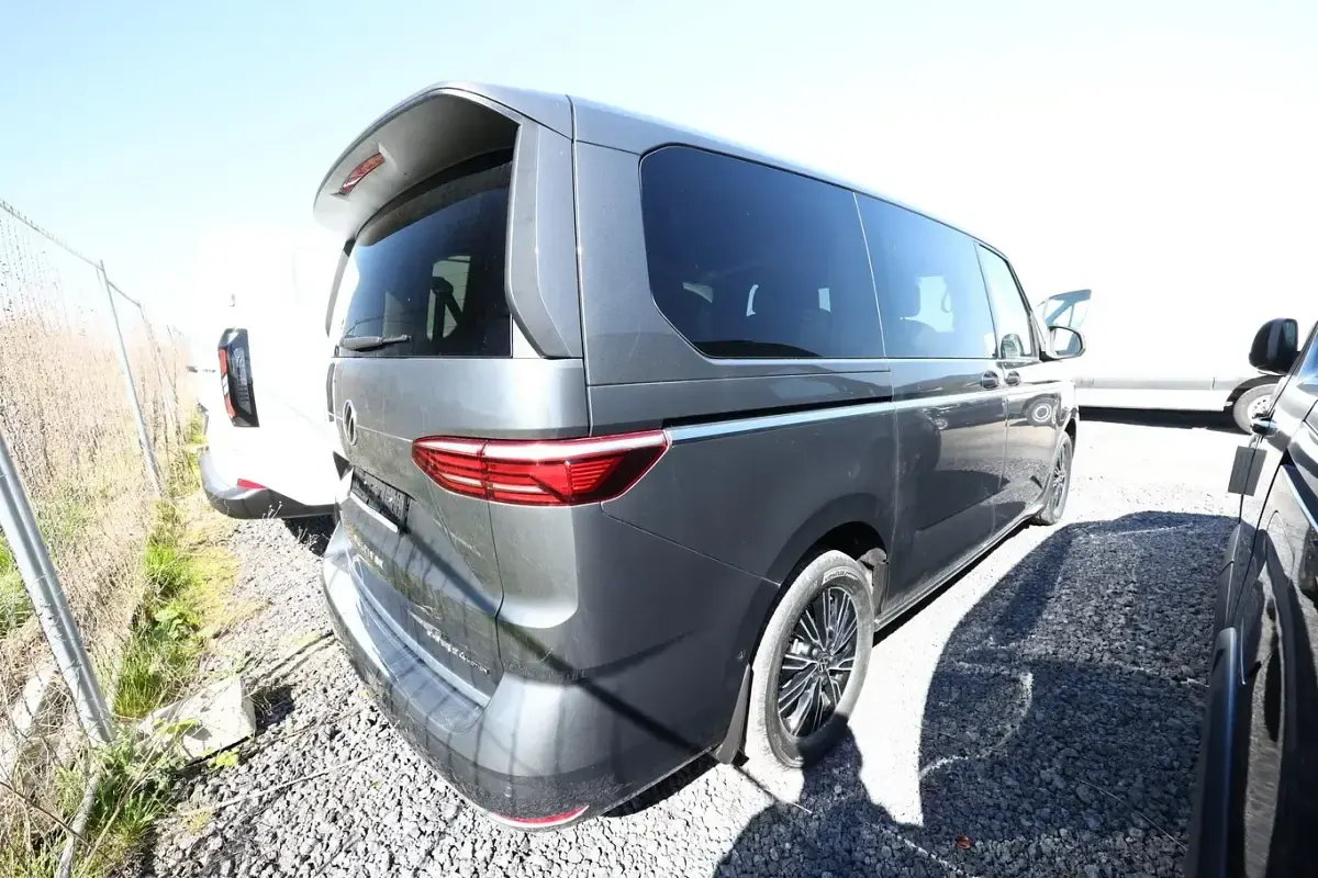 Neu VW Multivan Style 245 PS (180 kW) 2025 Grau metallic Van / Kleinbus