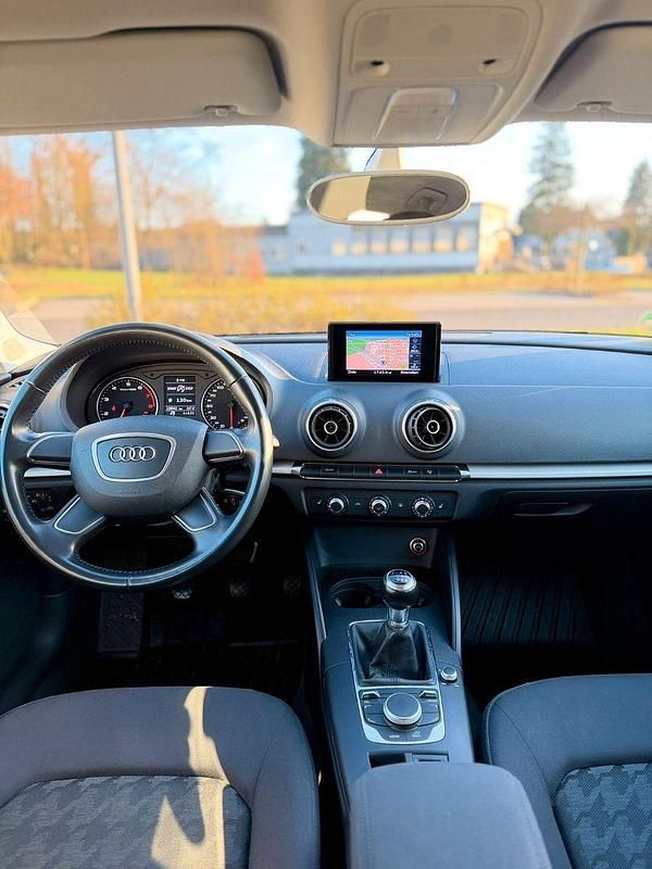 Gebraucht Audi A3 Sportback Attraction 110 PS (80 kW) 2014 Blau Kleinwagen
