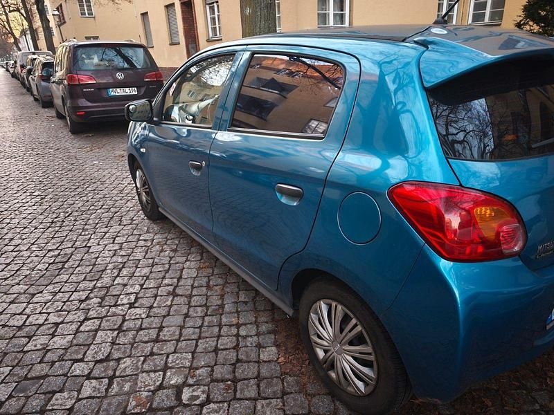 Gebraucht Mitsubishi Space Star Plus 71 PS (52 kW) 2015 Blau Kleinwagen