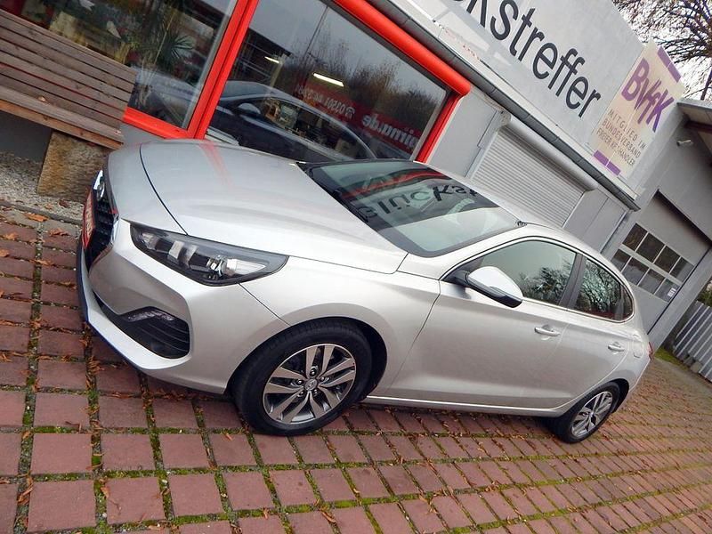 Silber Gebraucht 2019 Hyundai i30 Limousine | 13.950 € (Guter Preis) - Bild 1/4