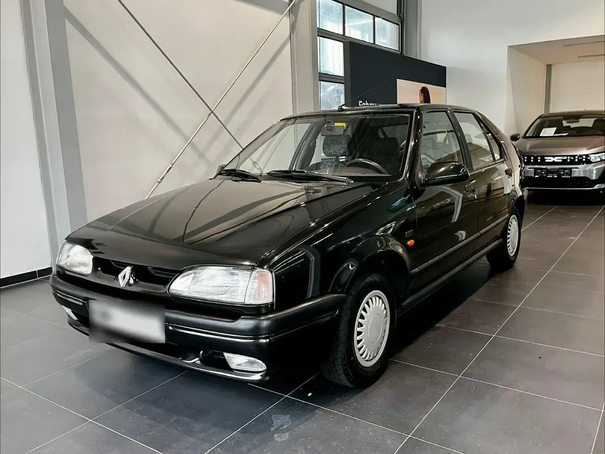 Gebraucht Renault R9 73 PS (53 kW) 1993 Schwarz Limousine