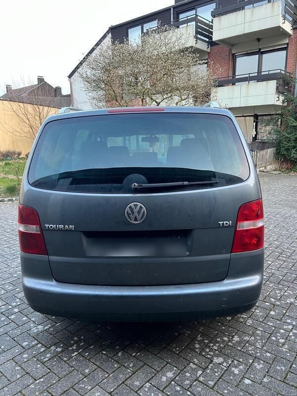 Grau Gebraucht 2004 VW Touran Van / Kleinbus | 1.100 € (Superpreis) - Bild 1/4