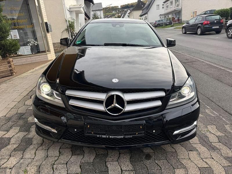 Schwarz Gebraucht 2014 Mercedes C250 AMG line Coupé | 15.900 € (Superpreis) - Bild 1/4