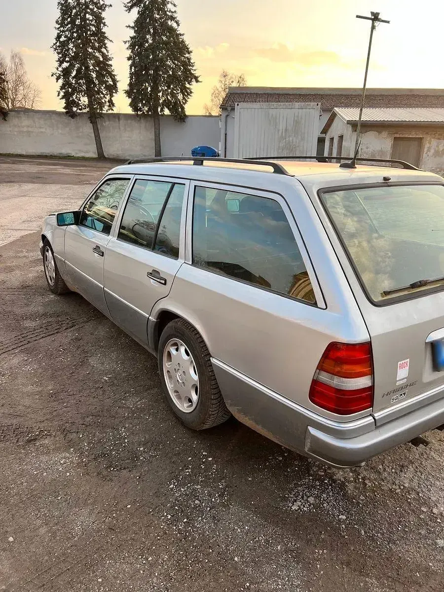 Gebraucht Mercedes E280 193 PS (141 kW) 1994 Silber Kombi