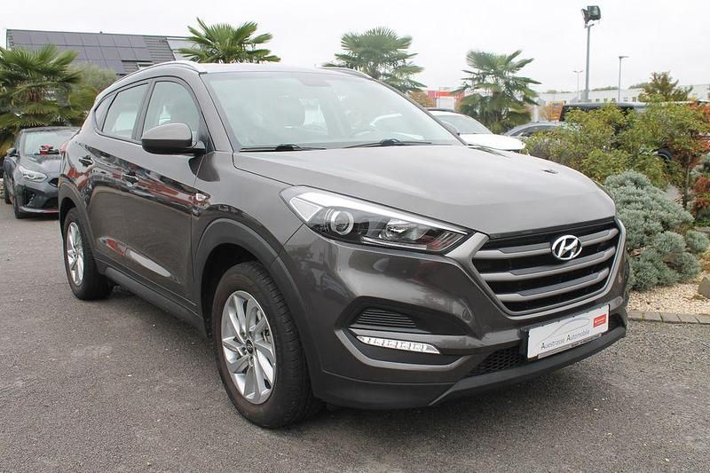 Grau Gebraucht 2018 Hyundai Tucson SUV | 15.990 € (Fairer Preis) - Bild 1/4