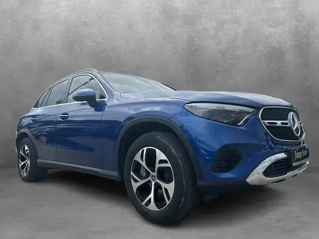 Gebraucht Mercedes GLC300e 204 PS (150 kW) 2023 Metalliclack spektralblau SUV