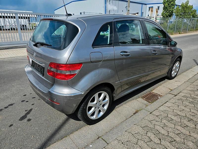 Gebraucht Mercedes B200 136 PS (100 kW) 2006 Grau Van / Kleinbus