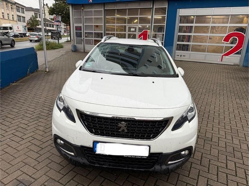 Weiß Gebraucht 2017 Peugeot 2008 Active SUV | 9.000 € (Guter Preis) - Bild 1/4
