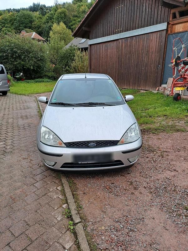 Silber Gebraucht 2004 Ford Focus Limousine | 750 € (Superpreis) - Bild 1/4