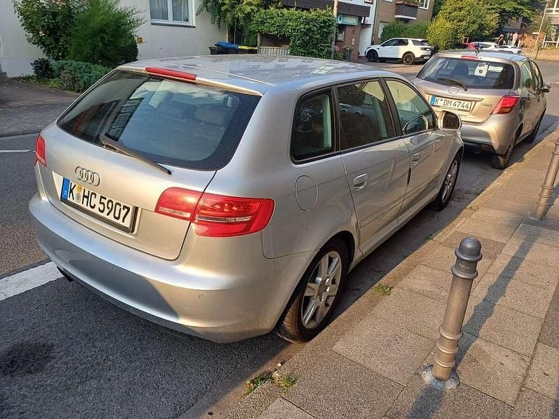 Grau Gebraucht 2010 Audi A3 Ambition Kleinwagen | 5.900 € (Fairer Preis) - Bild 1/4
