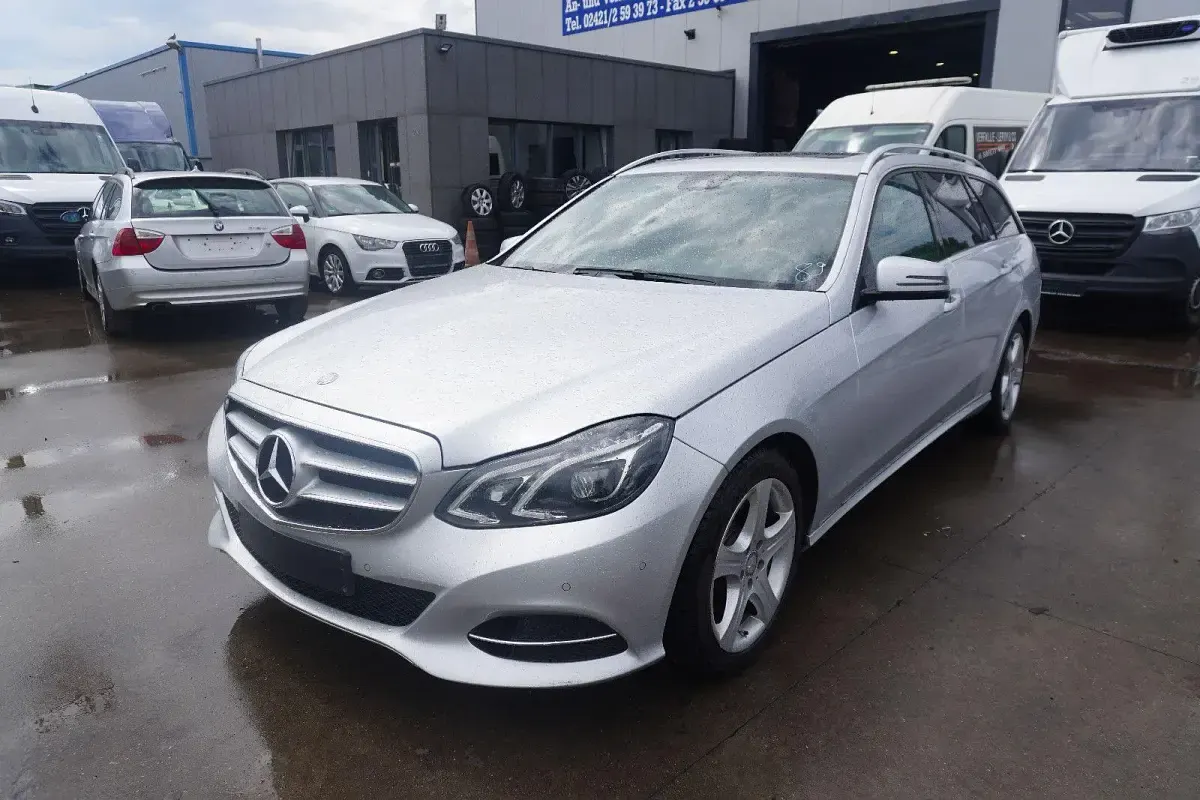 Gebraucht Mercedes E200 Avantgarde 136 PS (100 kW) 2015 Silber Kombi