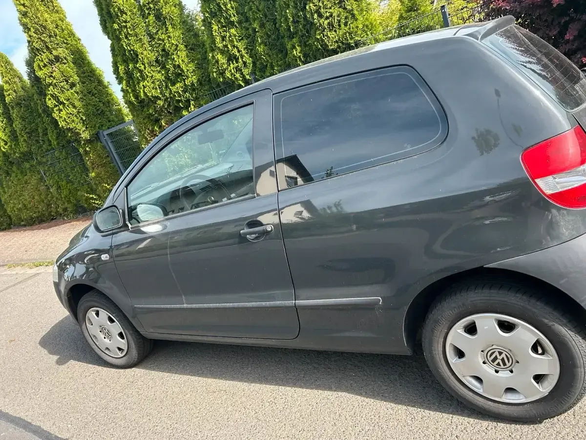 Gebraucht VW Fox 54 PS (39 kW) 2006 Schwarz Kleinwagen