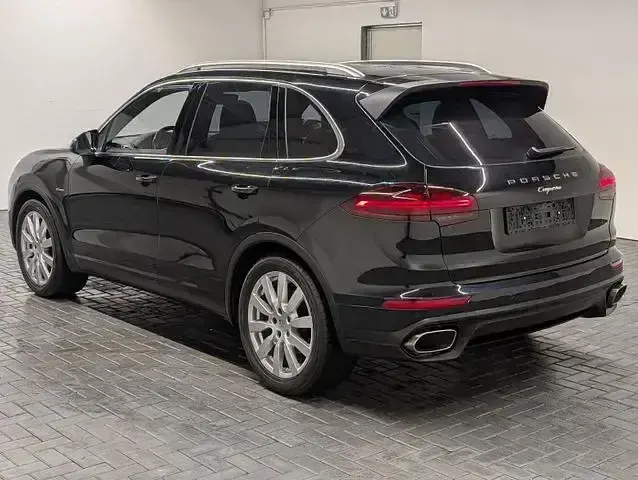 Gebraucht Porsche Cayenne 262 PS (192 kW) 2016 Tiefschwarzmet. SUV