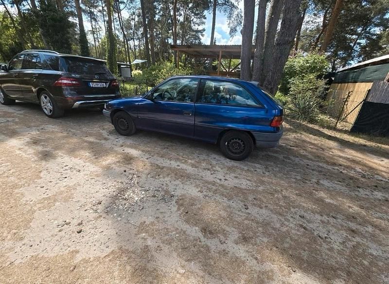 Blau Gebraucht 1997 Opel Astra Kleinwagen | 1.600 € (Guter Preis) - Bild 1/4