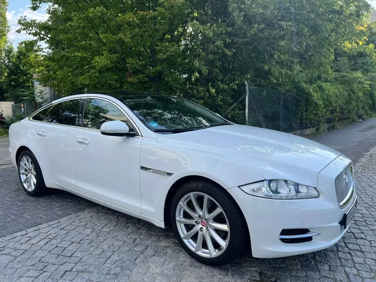 Gebraucht Jaguar XJ Premium Luxury 275 PS (202 kW) 2014 Polaris white Limousine