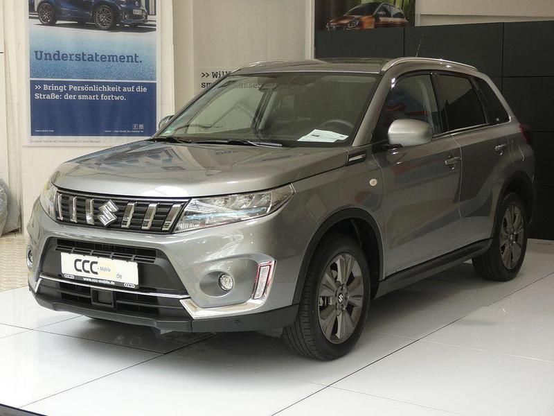 Grau Gebraucht 2022 Suzuki Vitara Comfort SUV | 21.990 € (Fairer Preis) - Bild 1/4